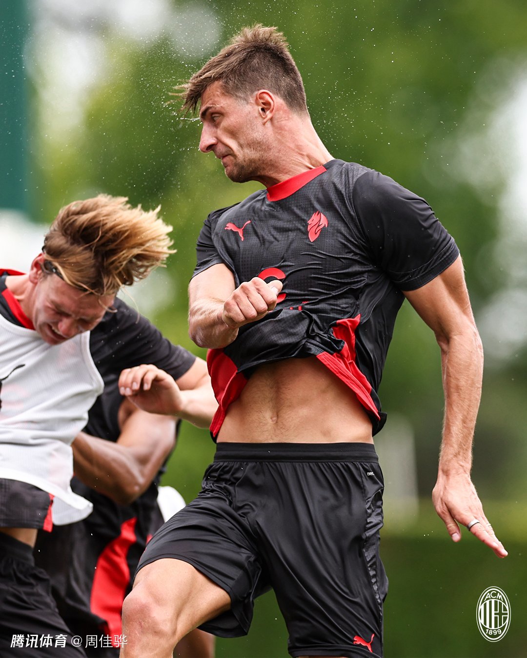 kaiyun-包含AC米兰发布备战花絮，今晚绝杀压哨，CBA季后赛任务艰巨，团队化学反应显著的词条