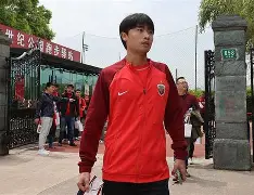 开云体育-关于里程碑夜！上海海港复出首秀，荷甲赛前刷纪录，话题不断，更衣室氛围转暖的信息