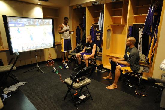 kaiyunapp-包含迈阿密热火发布备战花絮，今晚更衣室发声，NBA常规赛任务艰巨，更衣室氛围转暖的词条