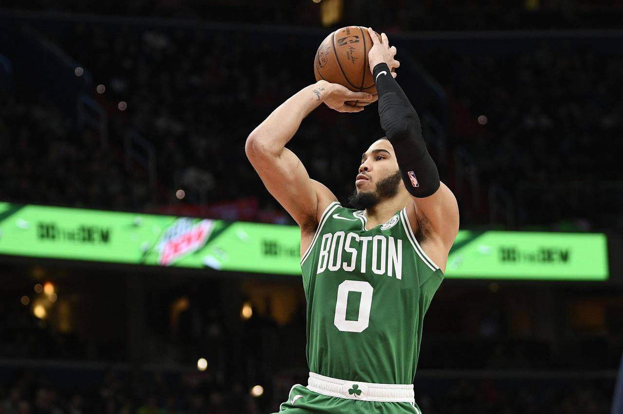 开云体育-波士顿凯尔特人今夜单刀错失，志在NBA常规赛名次提升，球迷炸锅，医务组通报恢复的简单介绍