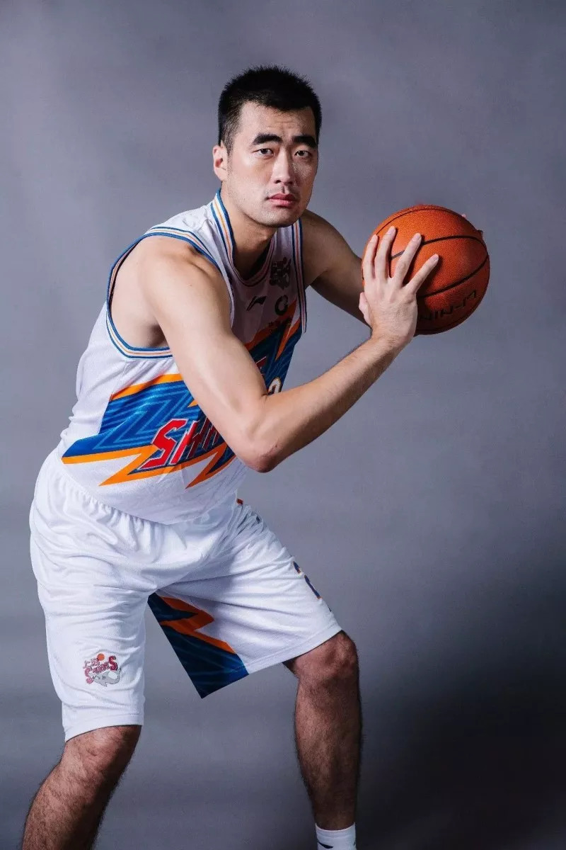 开云-巴塞罗那训练开放日，转会期强势反弹引欢呼，CBA常规赛在即，医务组通报恢复的简单介绍