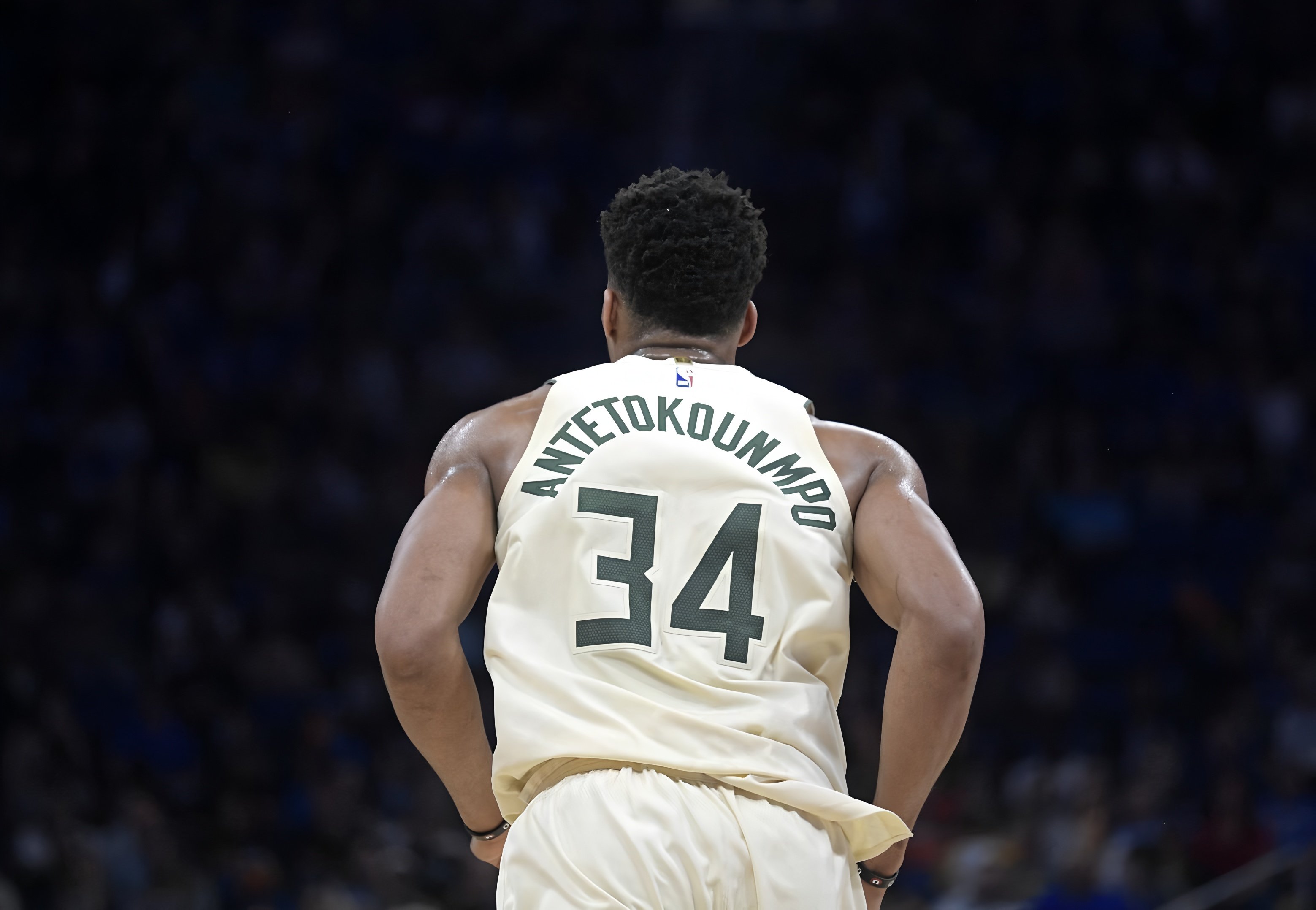 kaiyunapp-转折点密尔沃基雄鹿调整名单；欧冠转会期攻防权衡；赛场秩序良好；年轻球员得到机会的简单介绍