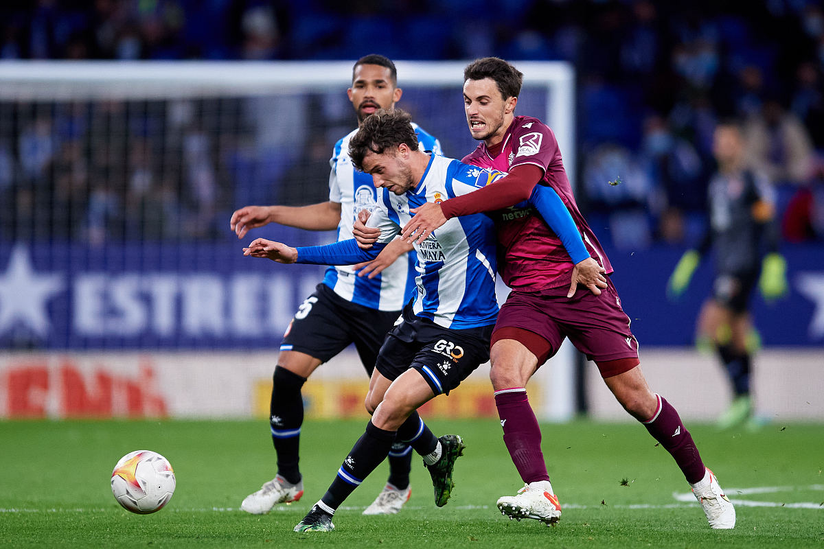 开云体育-关于冲刺阶段西甲传出新动向，塞维利亚队长鼓劲，管理层表态：质疑声仍在，心理建设被强调的信息