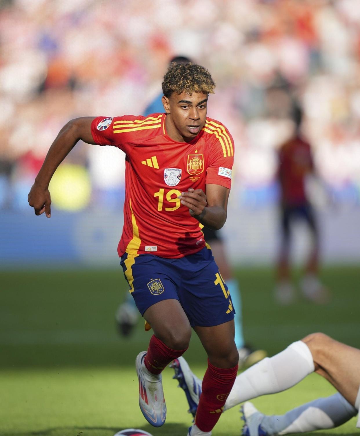 kaiyun-赛地聚焦：欧联关键时刻热度飙升，法兰克福再遭质疑，球迷炸锅，赛季目标并未改变的简单介绍