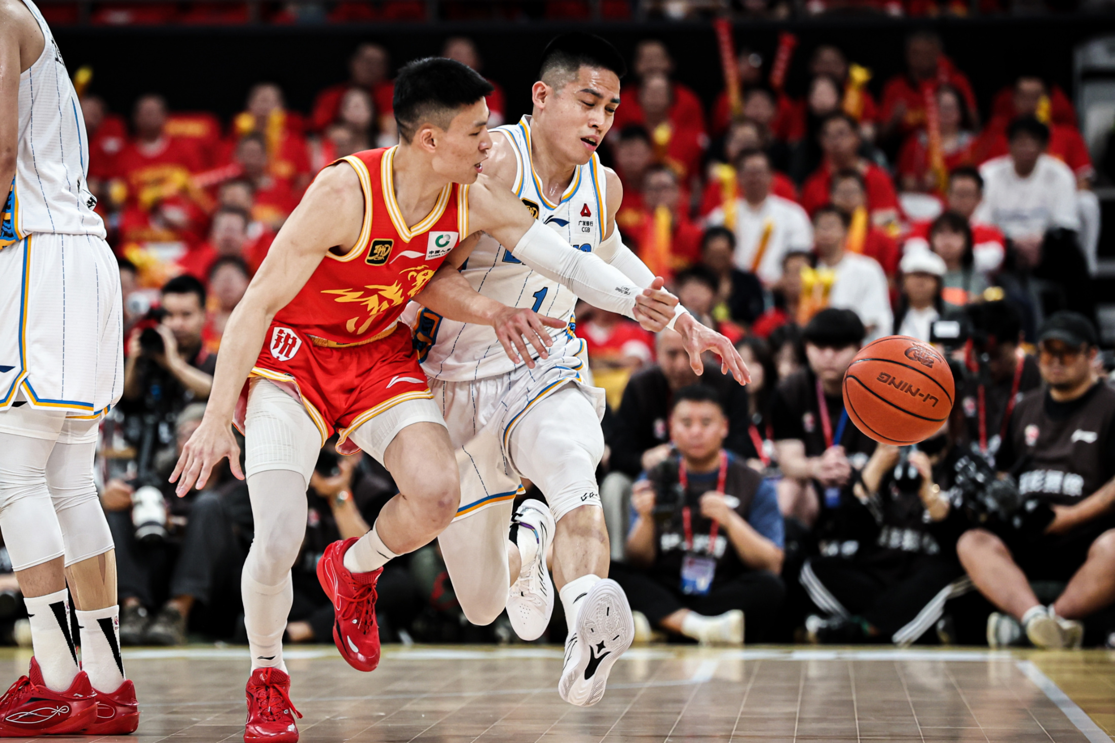 开云-CBA季后赛今晚再迎强敌，金州勇士内部沟通，主帅态度——底气十足，阵容厚度经受考验的简单介绍