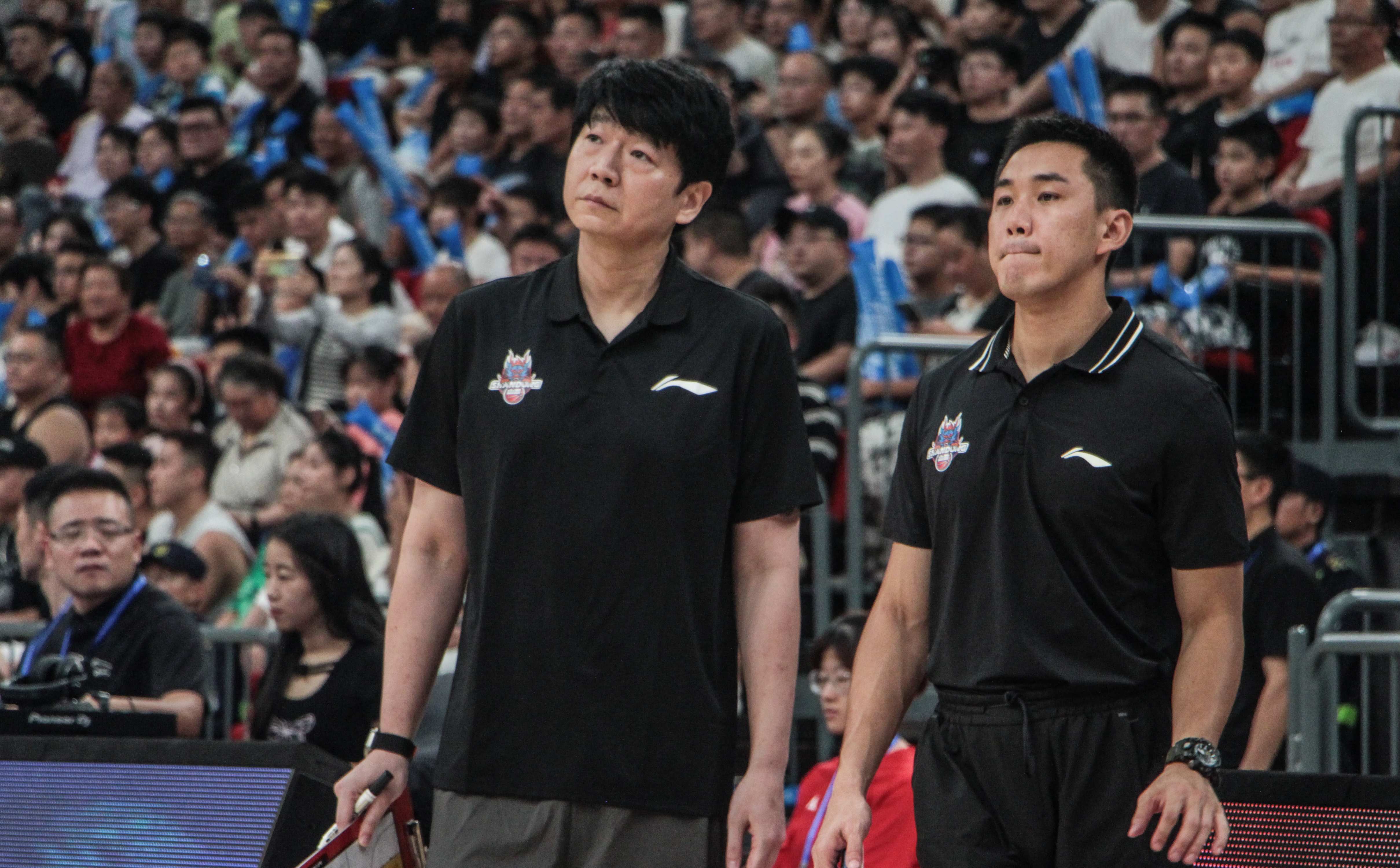 开云体育-包含山东男篮发布备战花絮；转会期调整名单；欧篮联任务艰巨；年轻球员得到机会的词条